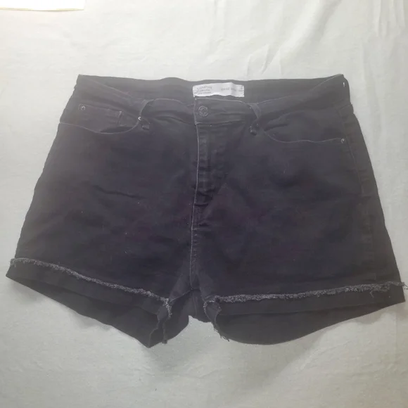 Signature Levis Womens High Rise black stretch Denim Shorts Size 16 - Picture 1 of 8